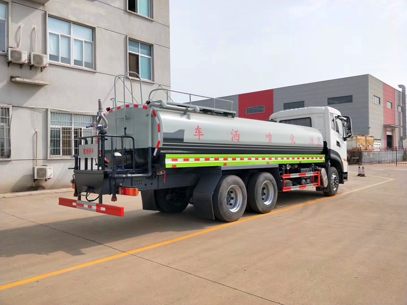 �塢�����|�L�������p��20����ˮ܇��·ϵ�y�� �ɹܵ�����λ��ͨ���y��ֱͨ���y���^�V�W����ˮ�ڣ�ǰ�_�󞢡��ȇ�����λ�Ȼ���������ƽ�_�����G����ˮ���ڣ��M���� 