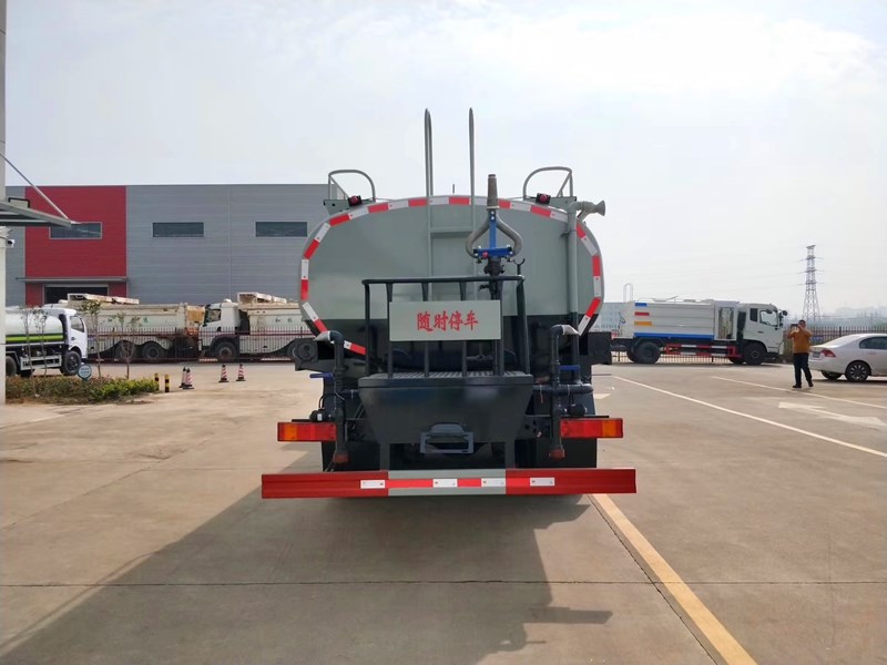 �塢�����|�L�������p��20����ˮ܇��·ϵ�y�� �ɹܵ�����λ��ͨ���y��ֱͨ���y���^�V�W����ˮ�ڣ�ǰ�_�����ȇ�����λ�Ȼ���������ƽ�_�����G����ˮ���ڣ��M�ɡ� 