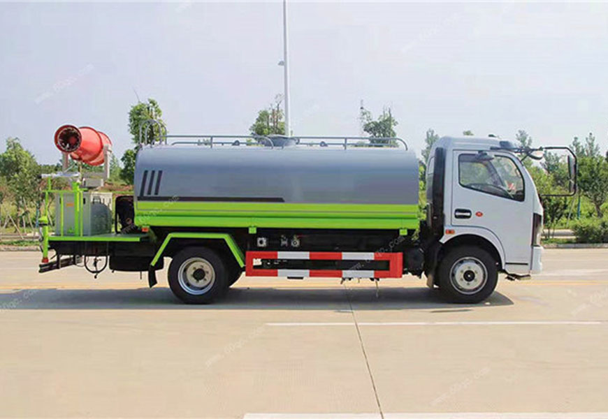 東風(fēng)凱普特灑水車后面圖